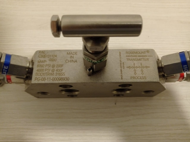 New Rosemount C305131124-0000 5-Valve Coplanar Manifold for Transmitter