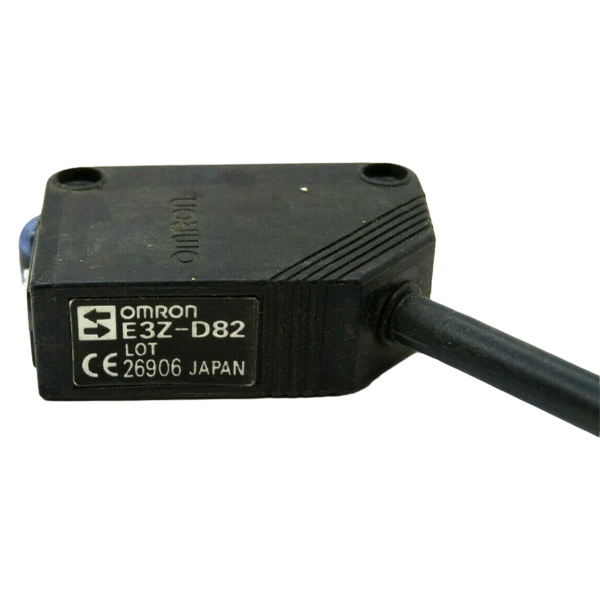 E3Z-D82 New Omron Diffuse-reflective Sensor
